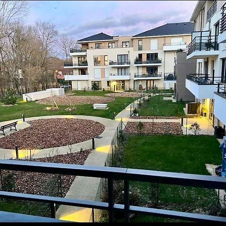 T2 A 5 Minutes De Disneyland Montévrain Kültér fotó